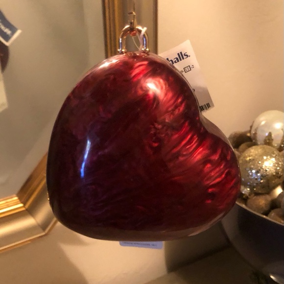 Urban Expressions red heart lacquer wristlet. - Picture 4 of 4